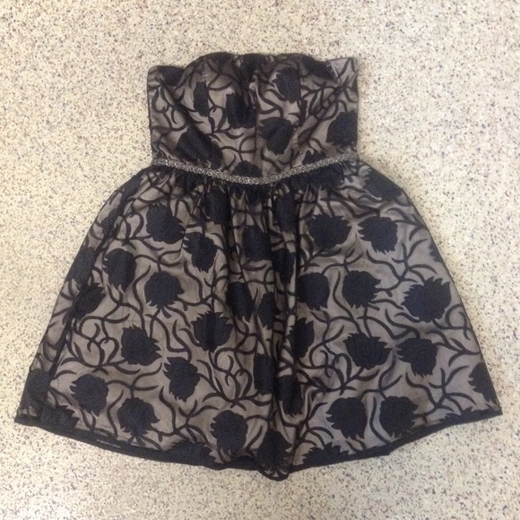 Modcloth Dresses & Skirts - NWT Modcloth strapless retro cocktail dress large